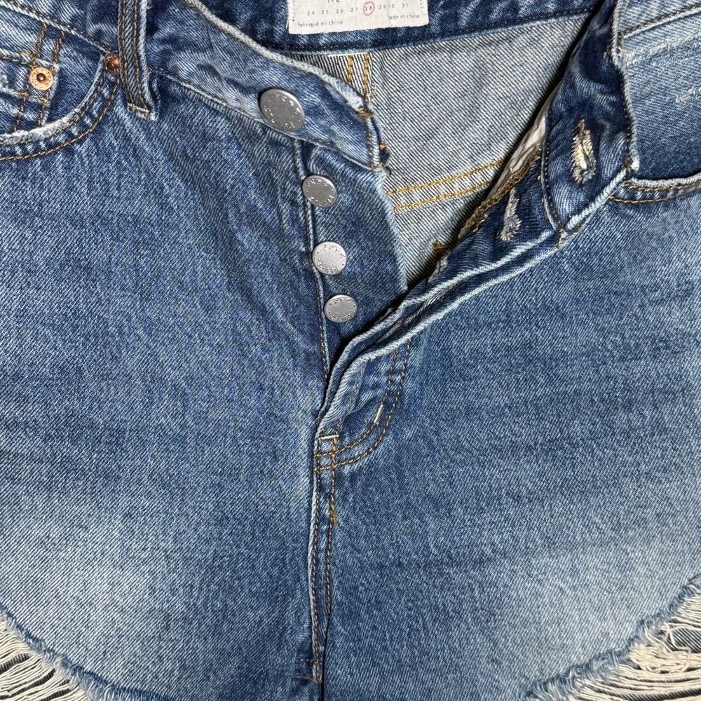 We the Free Women’s size 28 Raw Hem Denim Shorts - Picture 4 of 11